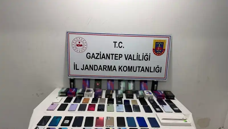 Gaziantep'te 2 Milyon TL Değerinde Kaçak Telefon Operasyonu
