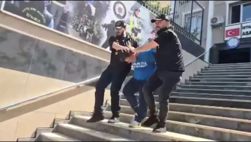 Ümraniye'de Film Gibi Gasp: 600 Bin Lira ve İz Peşine Düşen Güvenlik Kameraları