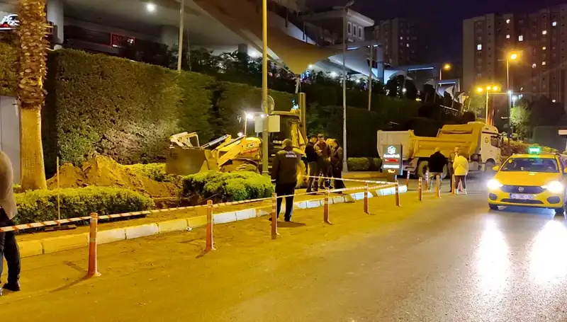 Doğalgaz Kaçağı Paniği AVM Girişinde Yoğunluğa Neden Oldu