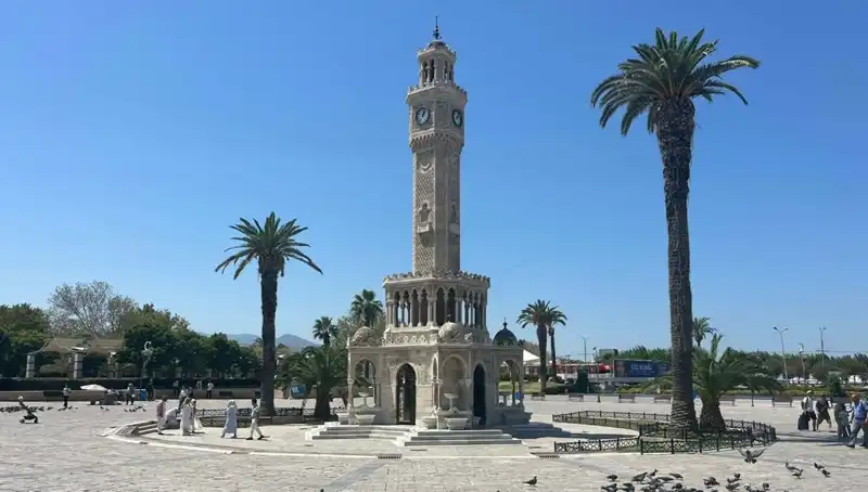 İzmir'de Hava Sıcaklığı Rekor Kırıyor: Boşalan Meydanların Sebebi Ne?