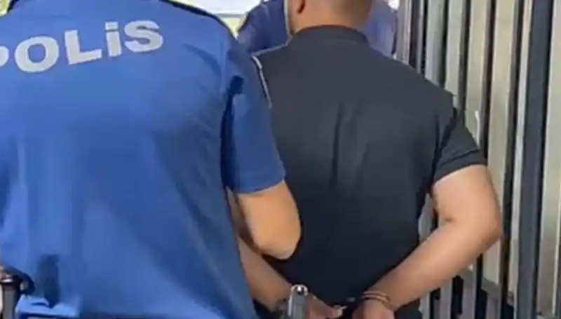 İzmir’de Polise Saldıran Şahıs Hızla Yakalandı ve Tutuklandı