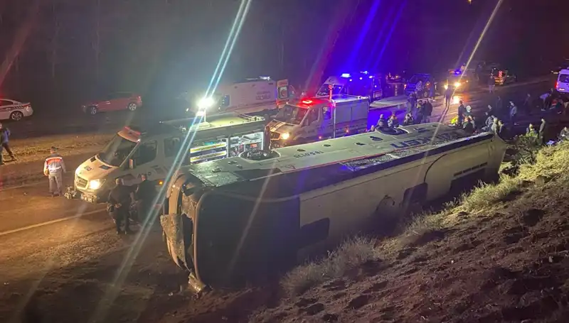 İşçilerin Servis Aracı Şarampole Devrildi: 23 Kişi Yaralı!