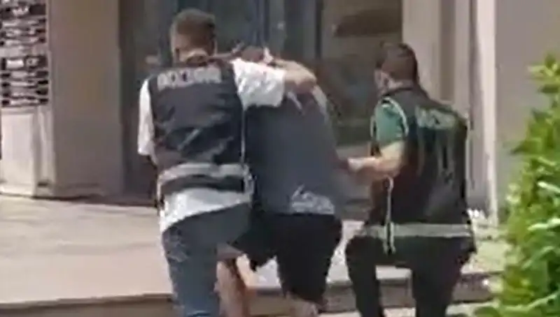 Turist, Sahte Dövizle Alışveriş Yaparken Sınır Dışı Edildi