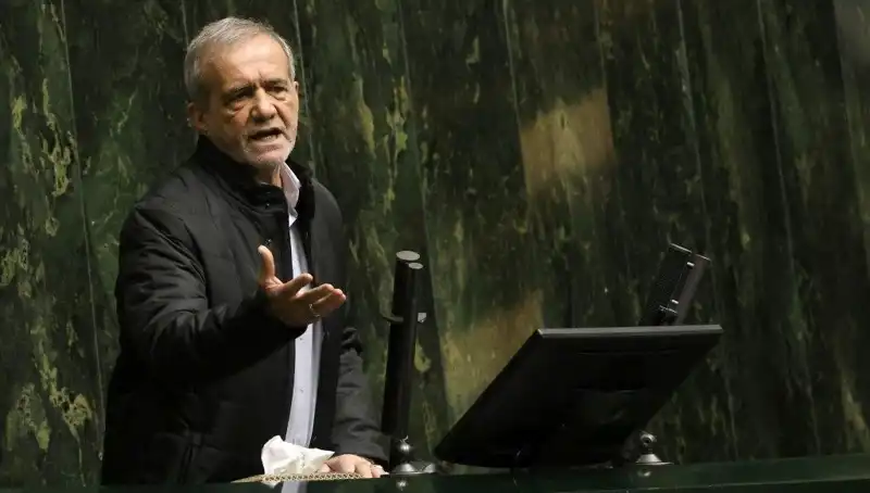 İktidarın Lüks Seyahati: İran Cumhurbaşkanı Yardımcısı Görevden Alındı
