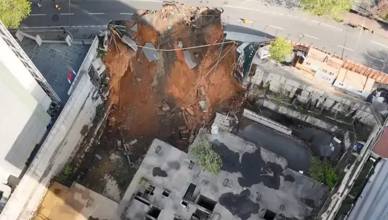 Sarıyer'de Yol Çökmesi: Standartları Aşan Güvenlik Önlemleri Alındı