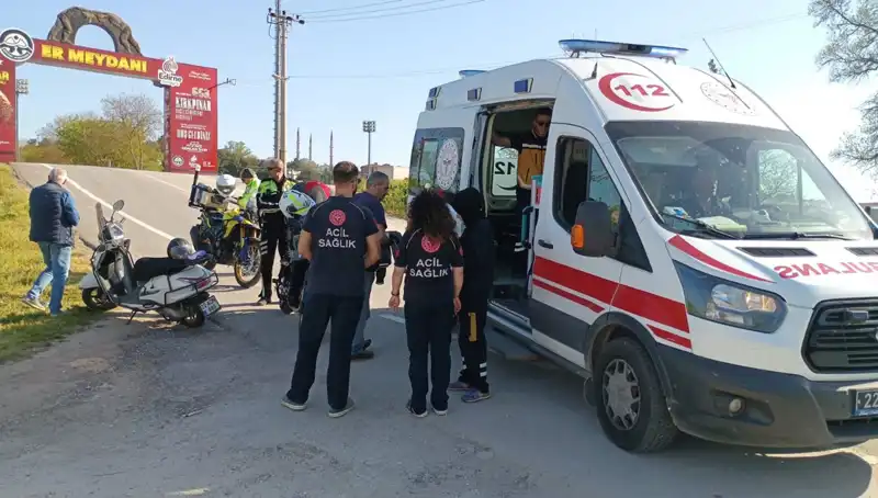 Edirne'de Motosiklet Kazası: Hayatını Kaybeden Gençlerden Biri Kardeşiydi!