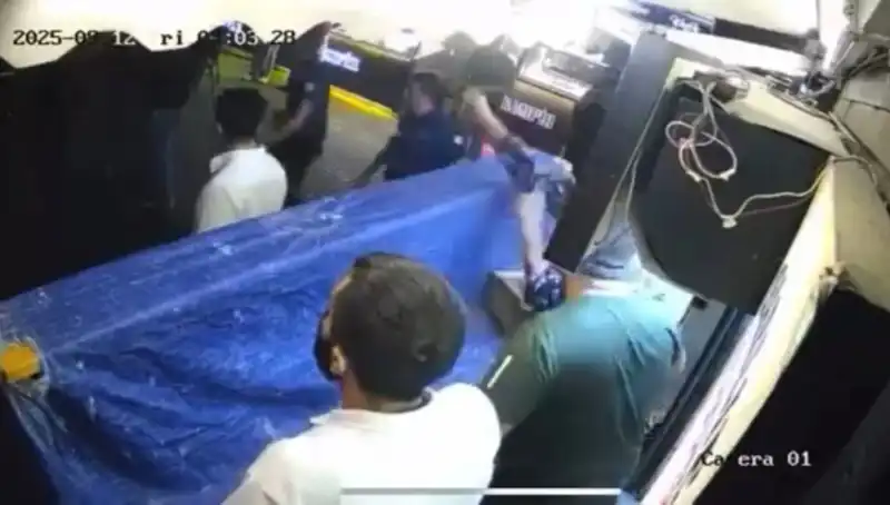 Ortaköy'de Gece Yarısı Büyüyen Gerilim: Tekme Tokat Kavga