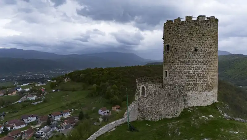 Bosna Hersek'in Sokolac Kalesi, Tarihin İzlerini Geleceğe Taşıyor
