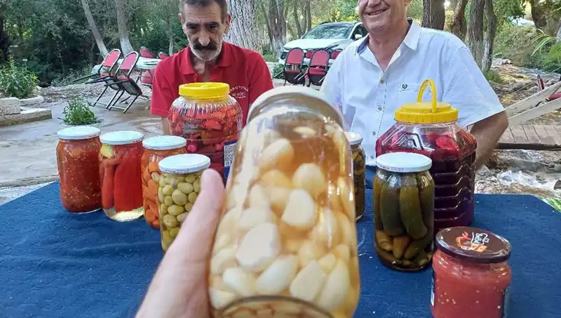 Araban Sarımsağı ile Hazırlanan Şifalı Turşu Türkiye'yi Sarıyor!