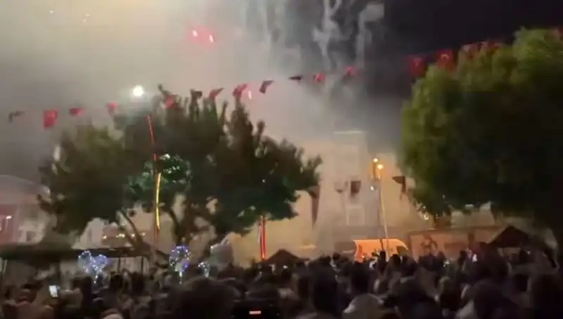 Havai Fişek Gösterisinin Sırasındaki Kaza, Çok Sayıda Yaralı Var!