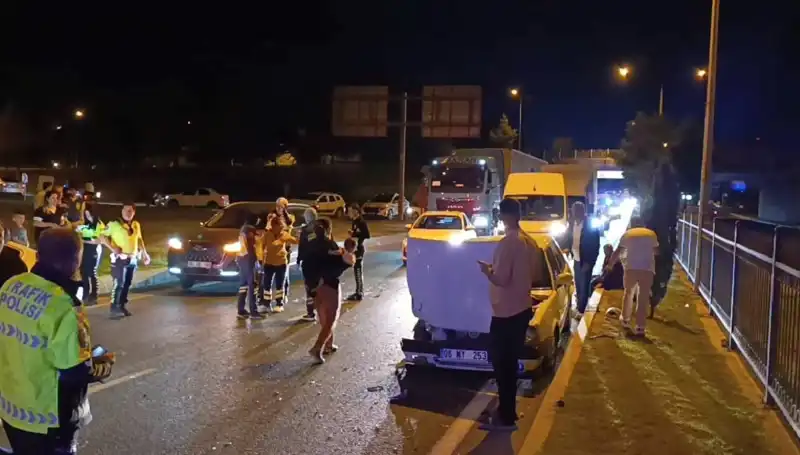 Otoyolda Meydana Gelen Kazada İkisi Çocuk Dört Yaralı: Geri Dönüş Faciası