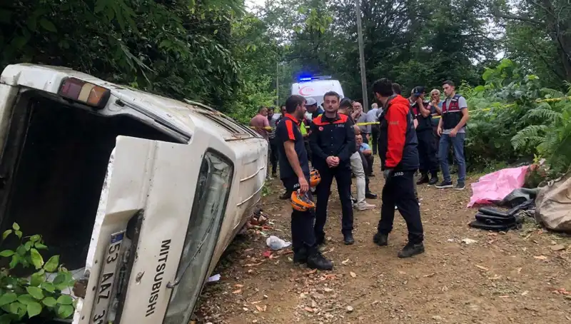 Rize'de Korkunç Minibüs Kazası: İki Kişi Hayatını Kaybetti, Üç Yaralı