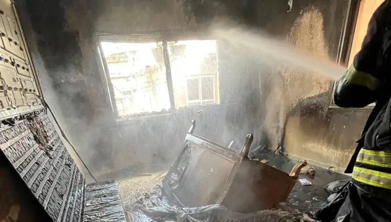 Mersin'de Apartman Dairesinde Yangın: O Anlar Kameralara Yansıdı