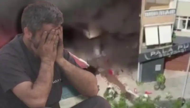 Ataşehir'de Yangın Felaketi: İş Yeri Sahibinin Dramına Tanıklık Edildi