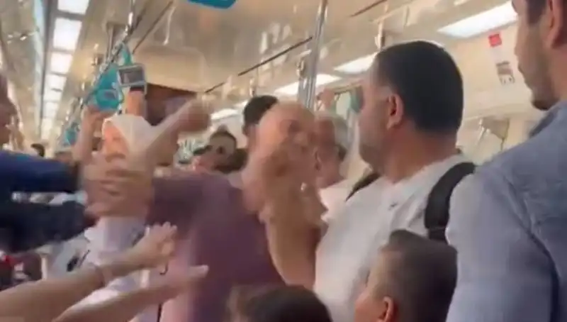 Marmaray'da Şok Edici Yumruklu Kavga: Güvenlik Önlemleri Yeniden Gözden Geçirilecek mi?