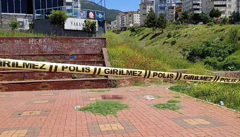 Kahramanmaraş'ta Bıçaklı Kavga: Sokaklar Kanla Yıkandı, Bir Kişi Ağır Yaralı