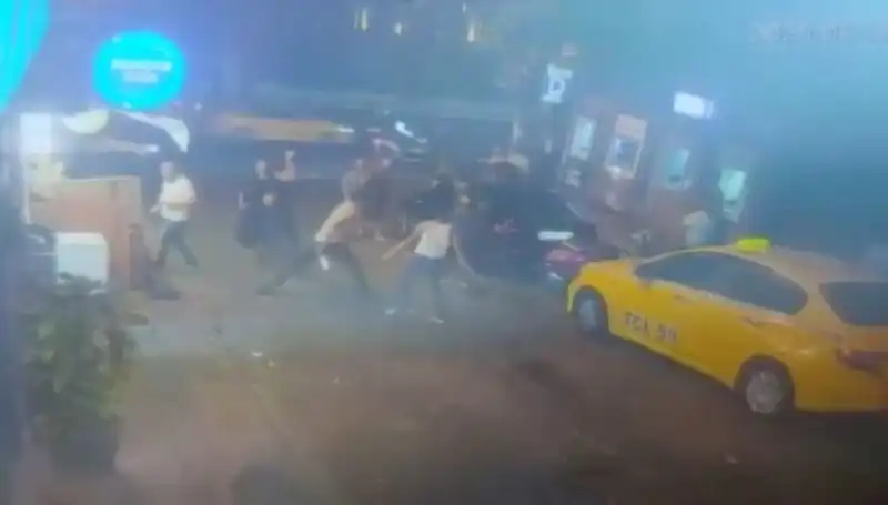 Beyoğlu'nda Laf Atma Kavgası: Kanlı Anlar Ve Olayın Ardındaki Gerçekler