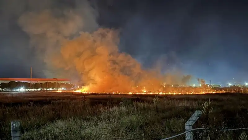 İzmir'de Gece Yarısı Yangın Paniği: Olay Yerinde Son Gelişmeler