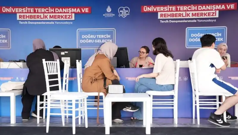 İstanbul’da 24 Noktada İBB Tercih Danışma ve Rehberlik Merkezleri Açıldı