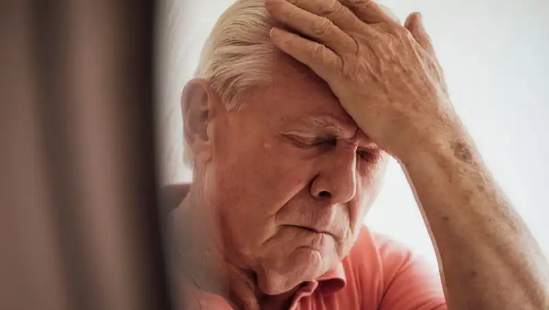 Yaşlılığa Bağlı Unutkanlık ve Alzheimer: Profesör Açıklıyor!
