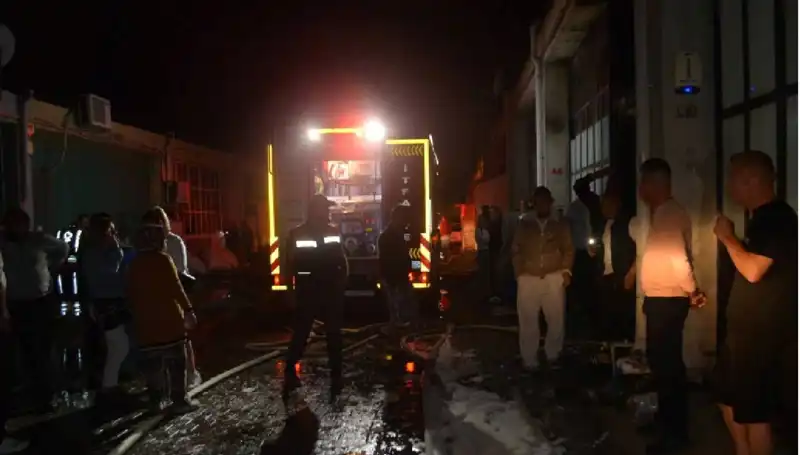 Gözlük Fabrikasında Korkutan Yangın, Olay Yerinde Panic Anlarıyla Sönümlendi