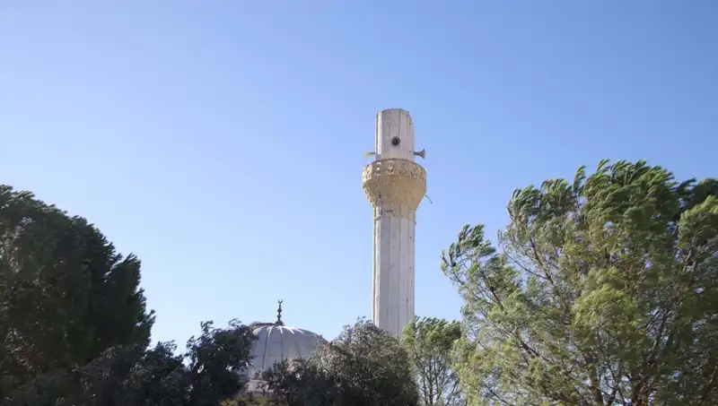 Muğla'da Fırtına Sapır Sapır; Minare Külahı ve Çatılar Havada Uçuştu