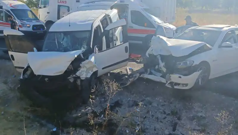 Nevşehir'de Feci Trafik Kazasında 14 Kişi Yaralandı