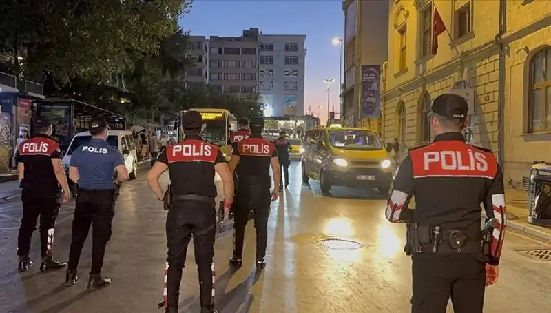 Megakentte Asayiş Operasyonu: Dört Saatte Yüzlerce Gözaltı Yapıldı