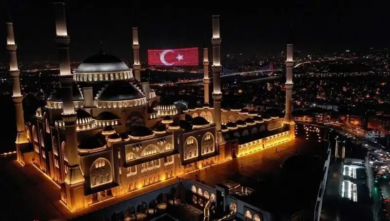 Bu Akşam Kuraklık ve Şehitler İçin Dualar Yükseliyor
