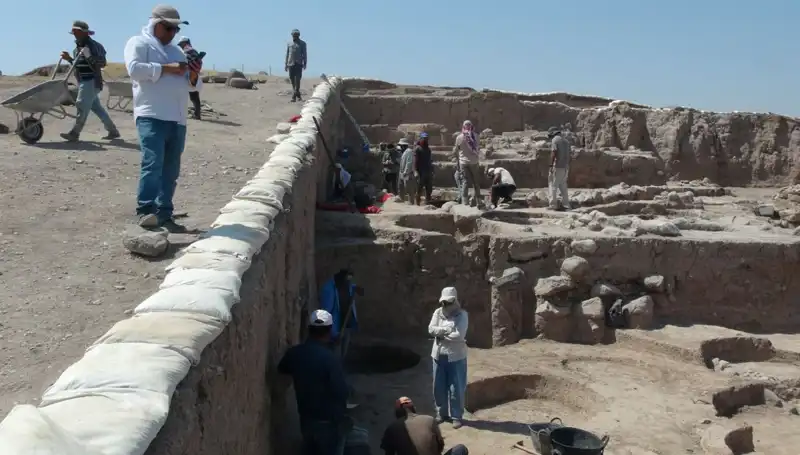 Kilis Oylum Höyük'te Kazı Çalışmaları Devam Ediyor: Sıcak Havanın Zorluğu