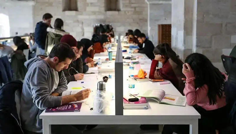 Üniversiteler 2023-2024 Eğitim Yılı Takvimini Açıkladı: Öğrencileri Neler Bekliyor?