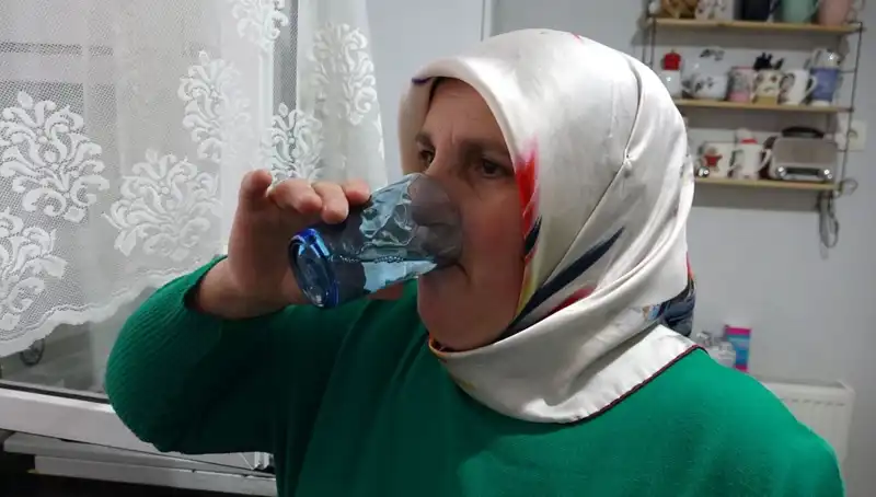 30 Yıldır Nisan Yağmurunu Şifa İçin İçen Kadın: Geleneği Yaşatıyor