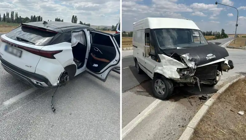 Çorum’da Meydana Gelen Kaza: İki Araç Kafa Kafaya Çarpıştı