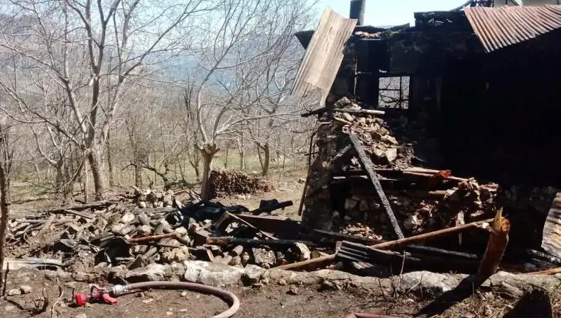 Karaman’da Müstakil Evde Çıkan Yangında Bir Kişi Hayatını Kaybetti, Diğeri Yaralı